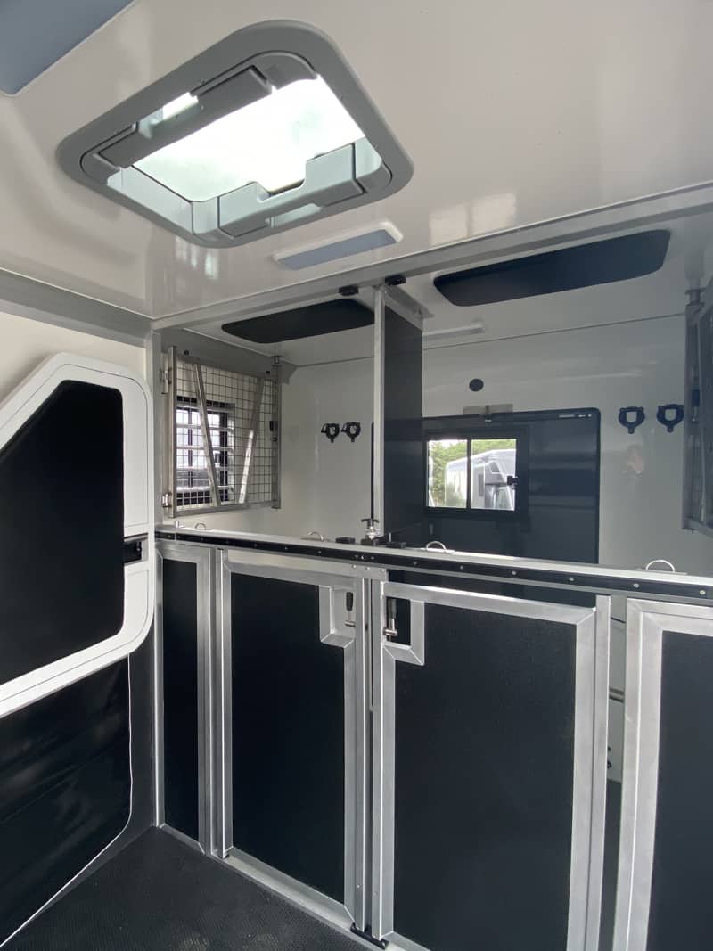 Oakley 3.5t horse area with roof vent