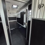 Oakley 3.5t horse bay and swinging partition