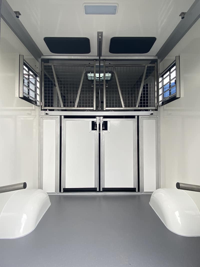Oakley 3.5t horse area looking forward to the head grilles