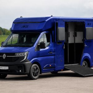 Stephex AKX 3.5t horsebox with side ramp lowered