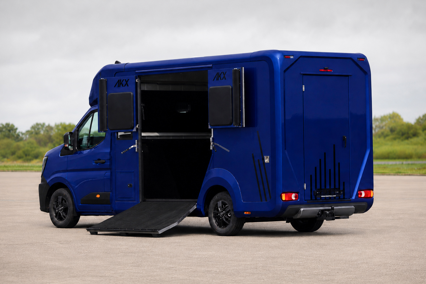 Stephex AKX 3.5t rear three-quarter view with ramp lowered